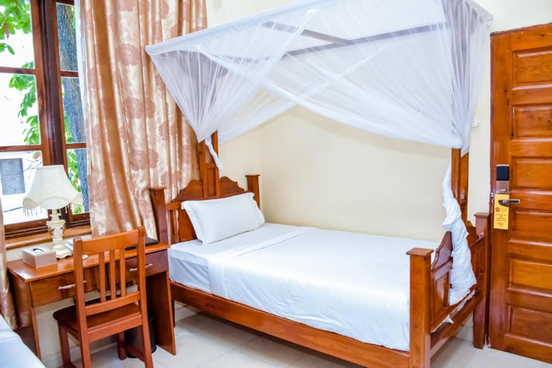 Red Sun Lodge Kokoni Ngambo Екстериор снимка