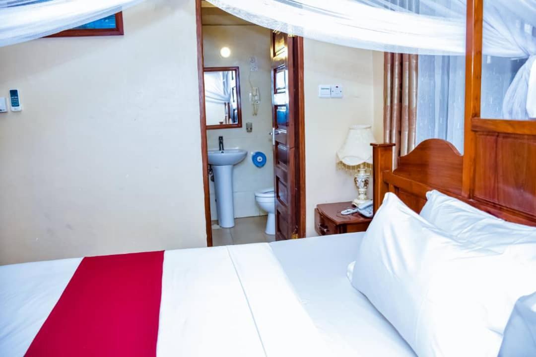 Red Sun Lodge Kokoni Ngambo Екстериор снимка