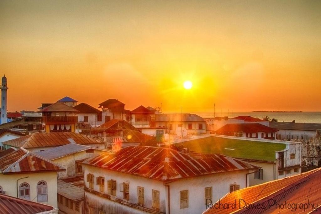 Red Sun Lodge Kokoni Ngambo Екстериор снимка