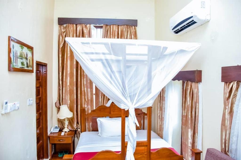 Red Sun Lodge Kokoni Ngambo Екстериор снимка