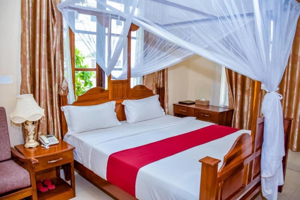 Red Sun Lodge Kokoni Ngambo Екстериор снимка