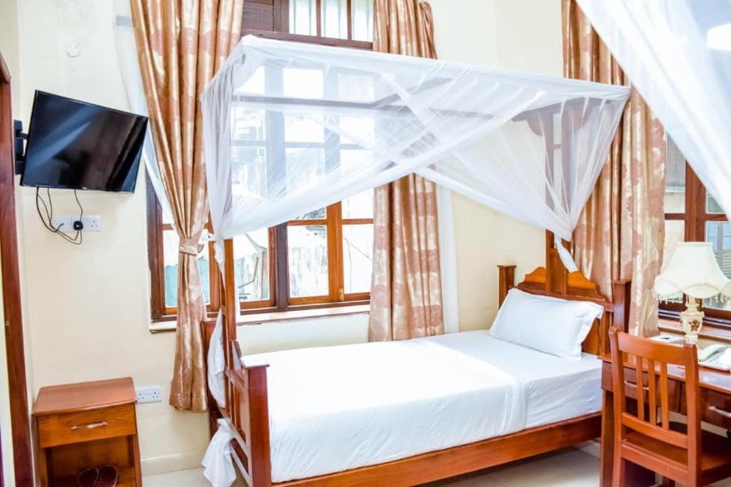 Red Sun Lodge Kokoni Ngambo Екстериор снимка